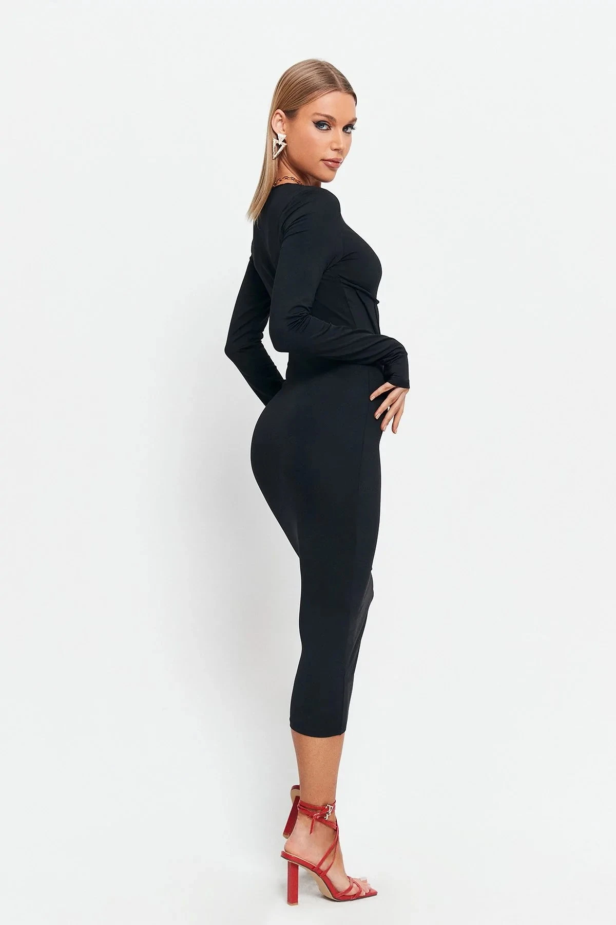 Solado Seam Detail Solid Long Sleeve Bodycon Midi Dress 5 Solado Seam Detail Solid Long Sleeve Bodycon Midi Dress - Image 5