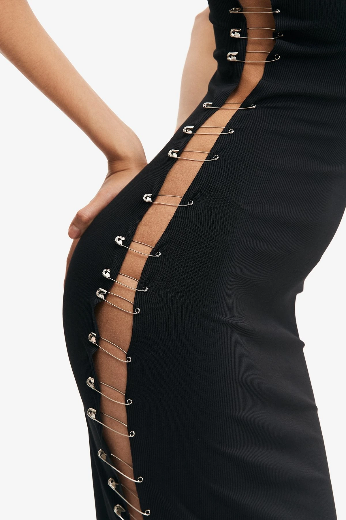 Solado Notched Neck Pin Detail Sleeveless Midi Dress 5 Solado Notched Neck Pin Detail Sleeveless Midi Dress - Image 5